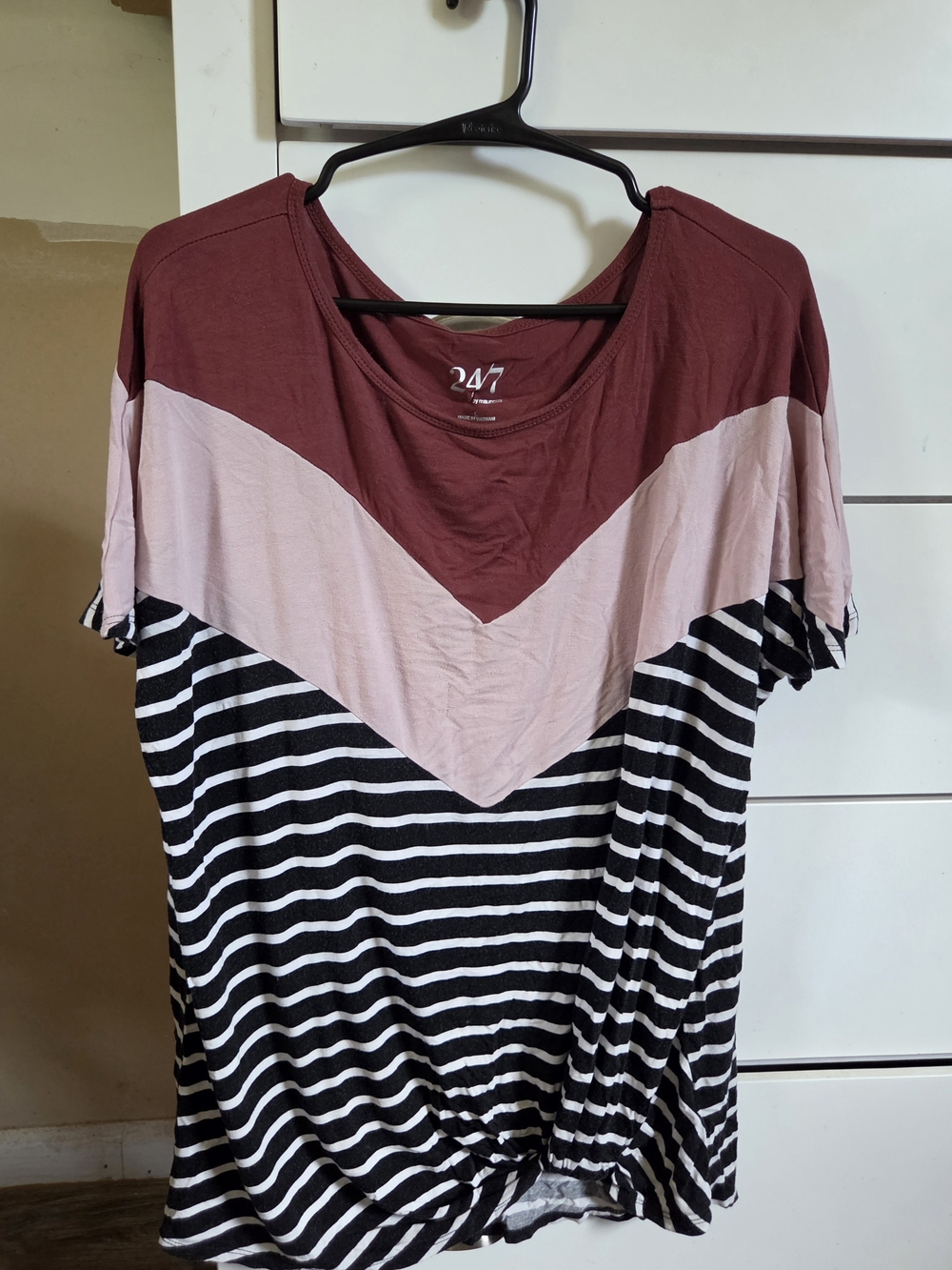 Maurices Women's Chevron Colorblock Short Sleeve Tee in Wine, Blush & Black
